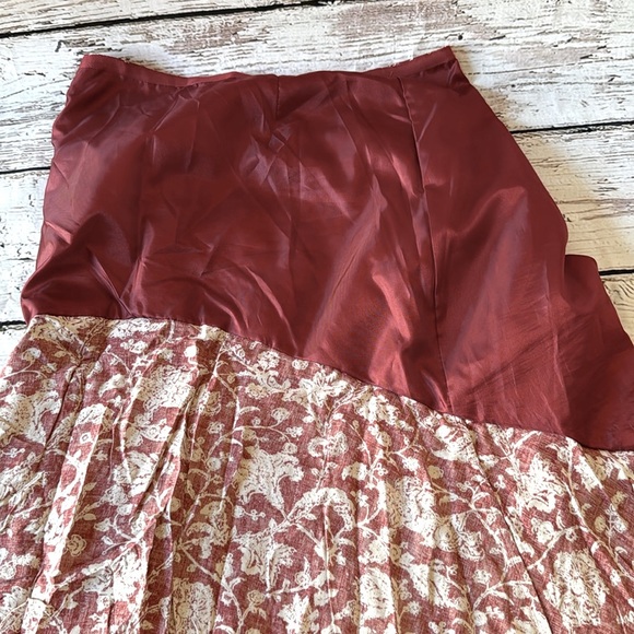 Women’s skirt, Peruvian connection size 8, red floral - Picture 4 of 4